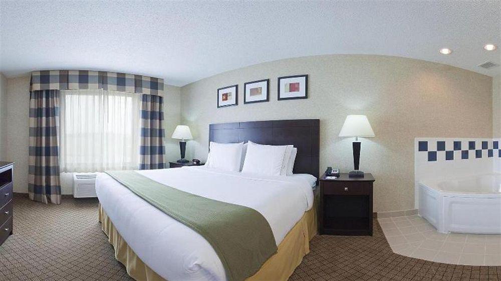 Express & By Ihg Hotel 2*