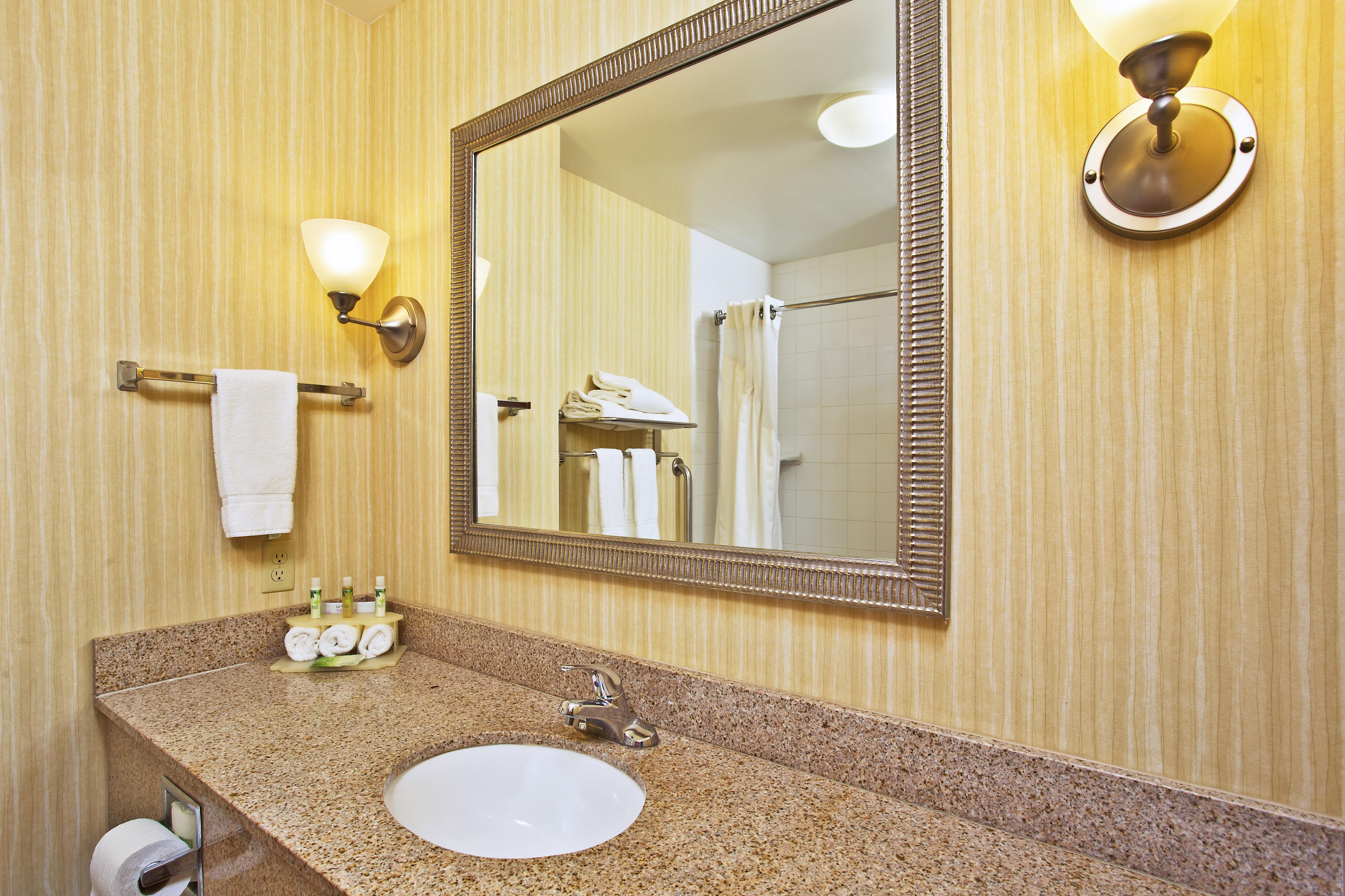 Express & By Ihg 2*