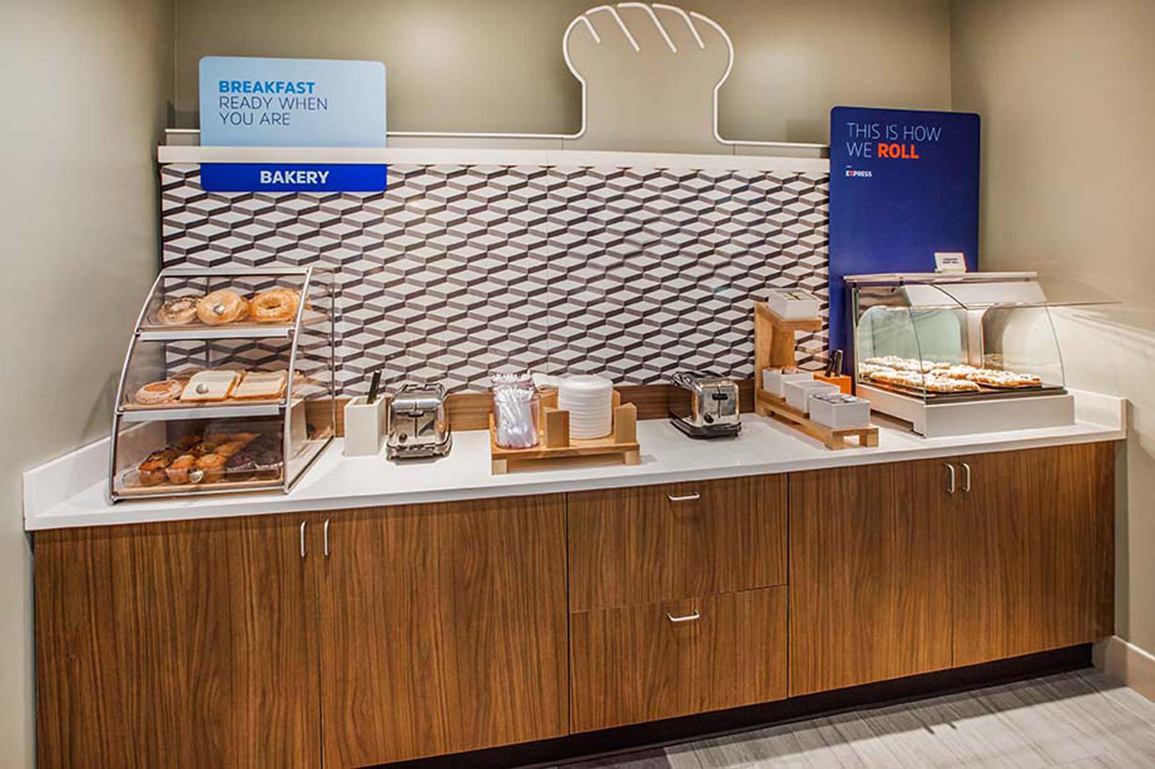 Express & By Ihg Anderson