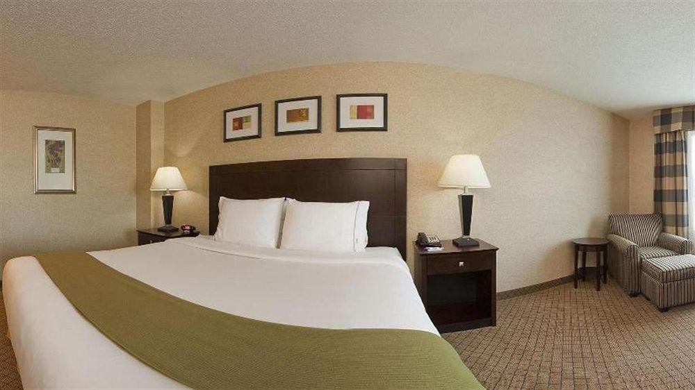 Express & By Ihg Anderson